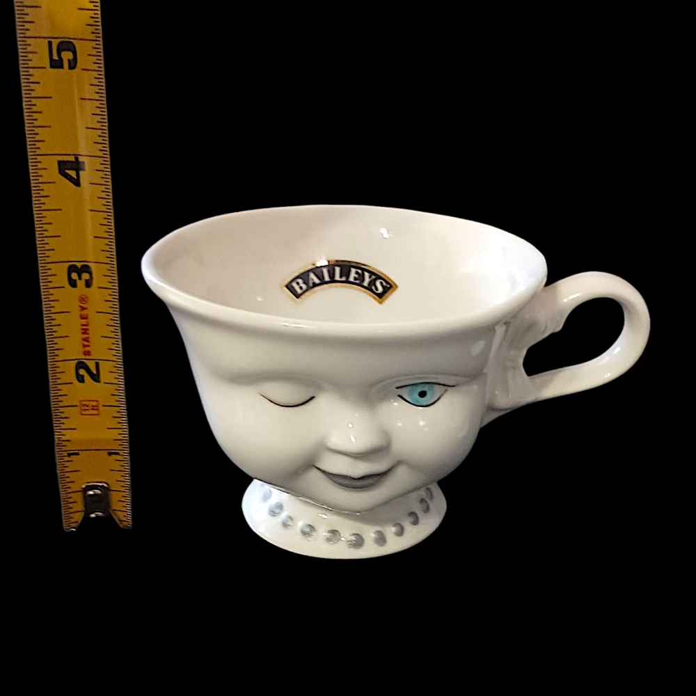 2 Baileys Wink Face Mugs Cups Signed Helen Hunt for Los Angeles Youth Network - Picture 3 of 16
